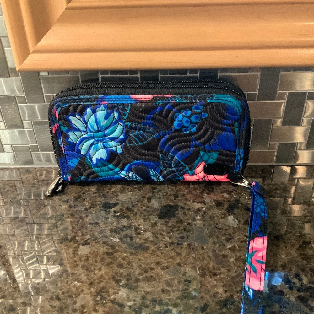 LUG - SPLITS WALLET XL - RESORT BLACK - NWOT